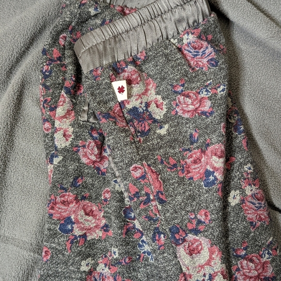 Lucky Brand Cropped Sweatpants - Picture 2 of 4